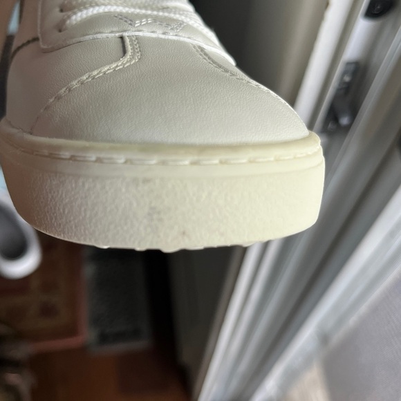 Stuart Weitzman Daryl Pro Low-Top Sneakers - Picture 17 of 17